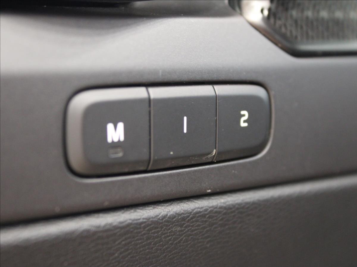 Volvo XC40 SUV / Terénní 2,0 l 182 kw