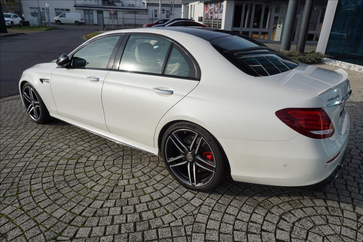 Mercedes-Benz Třídy E Sedan 4,0 l 450 kw