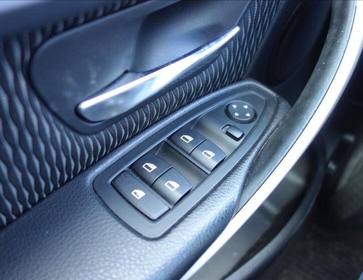 BMW Řada 3 Sedan / Limuzína 2,0 l 105 kw