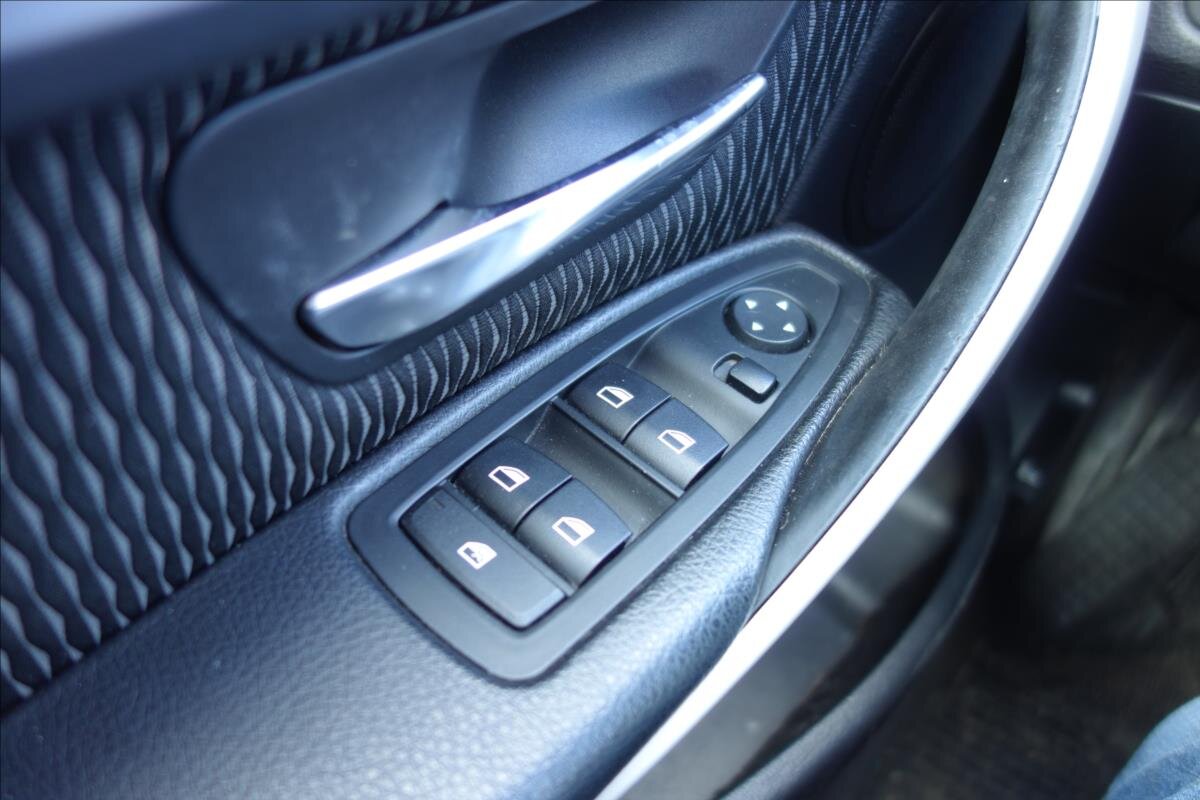 BMW Řada 3 Sedan / Limuzína 2,0 l 105 kw