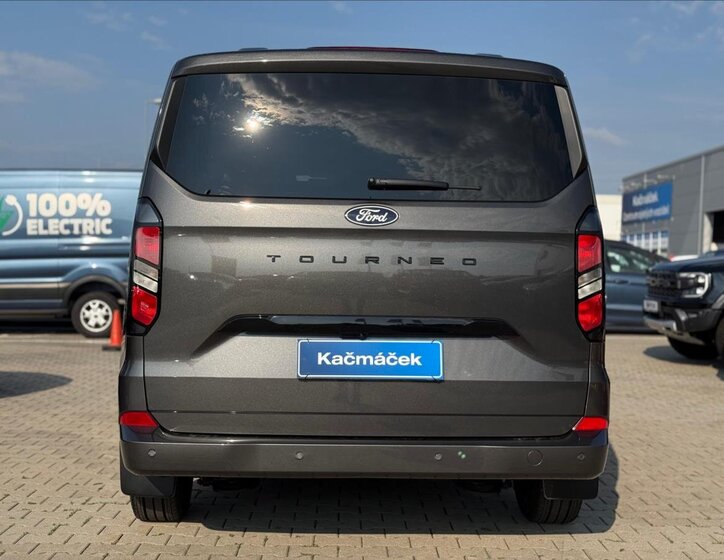 Ford Tourneo Custom 4