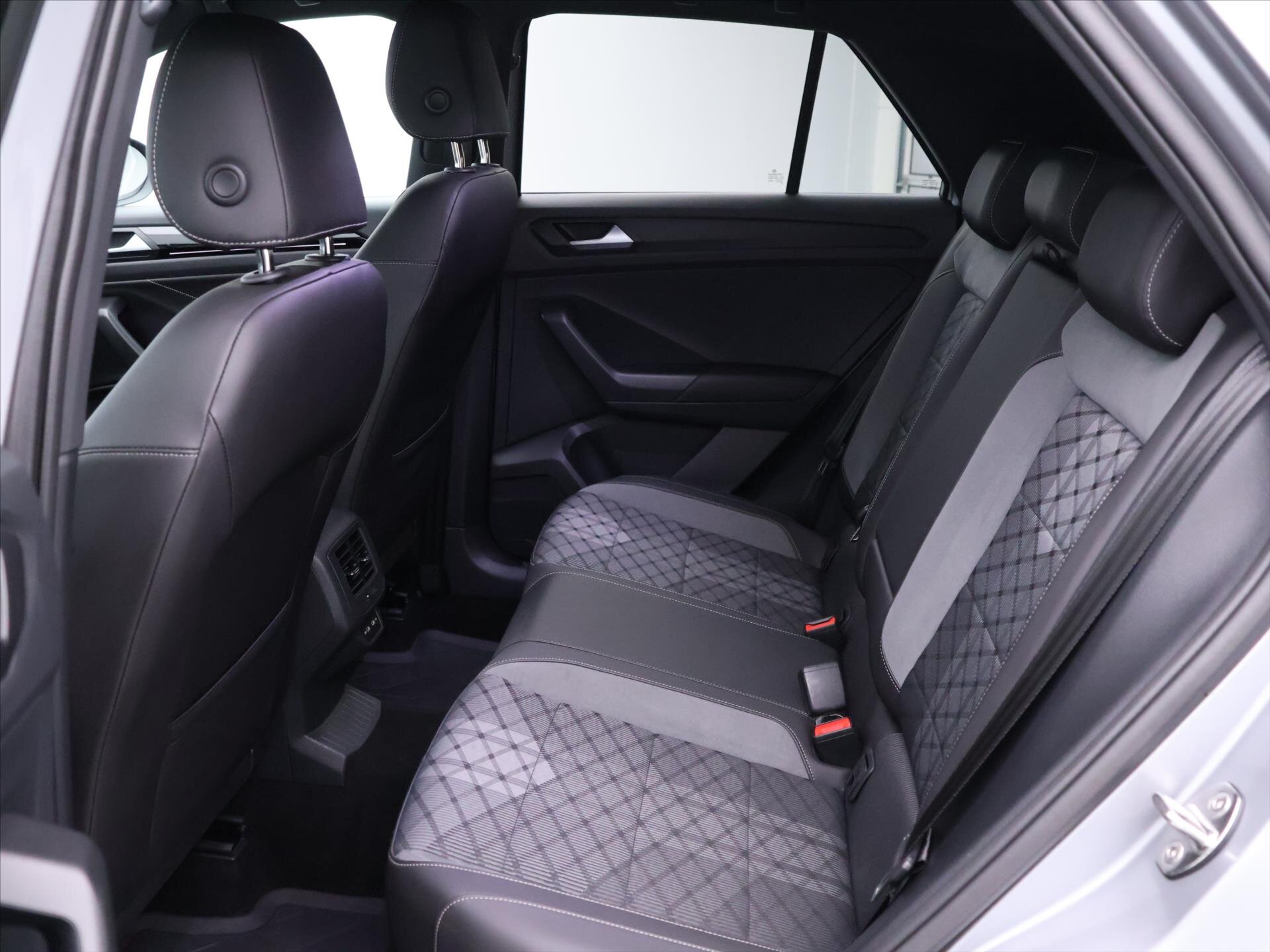 Volkswagen T-Roc SUV / Terénní 2,0 l 110 kw