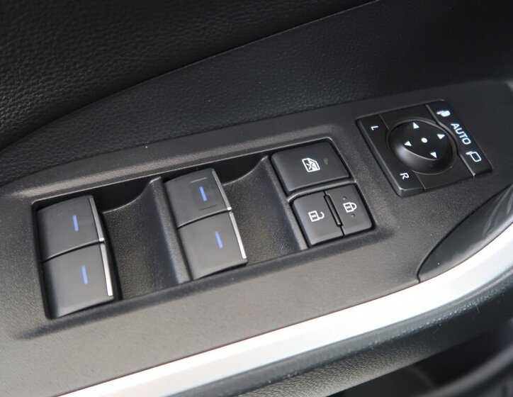 Toyota RAV4 SUV 2,0 l 129 kw