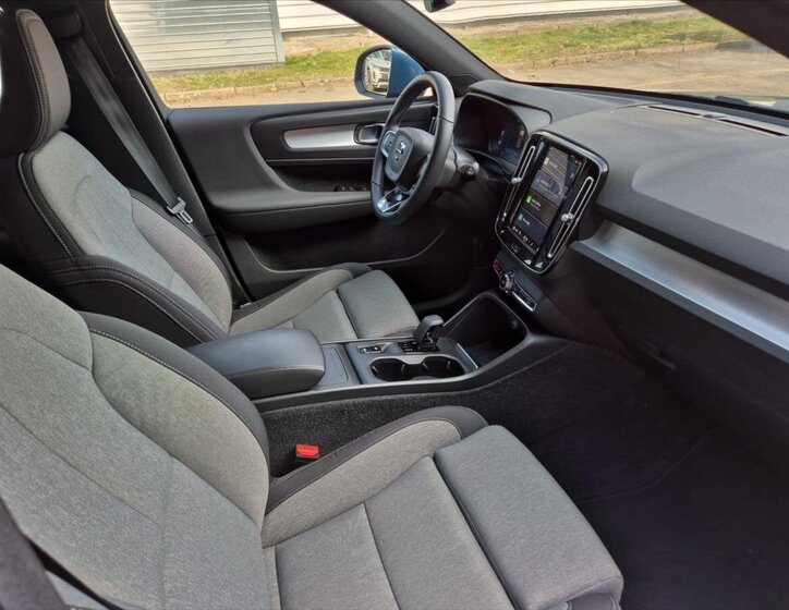 Volvo XC40 SUV / Terénní 2,0 l 120 kw
