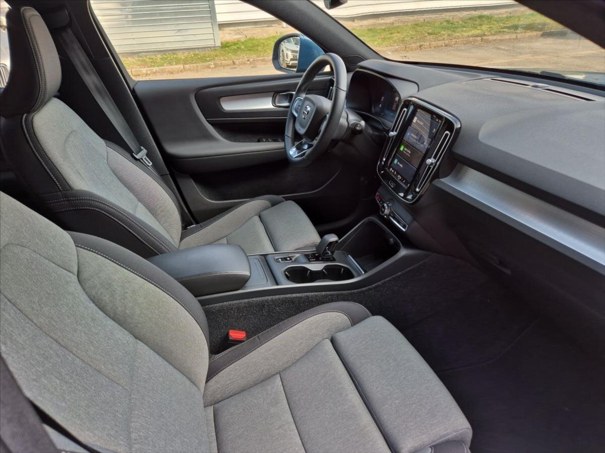 Volvo XC40 SUV / Terénní 2,0 l 120 kw