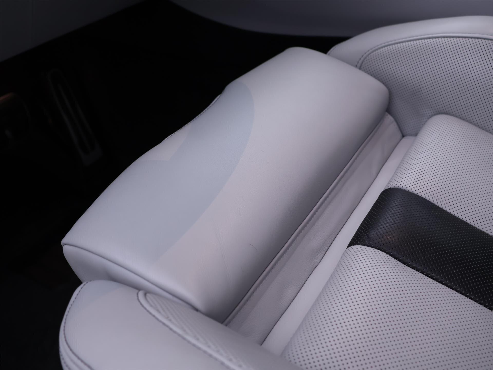 BMW M5 Sedan / Limuzína 4,4 l 441 kw