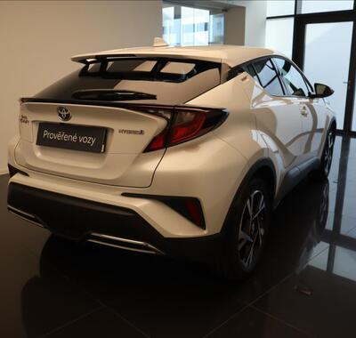 Toyota C-HR 8