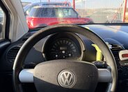 Volkswagen New Beetle 10