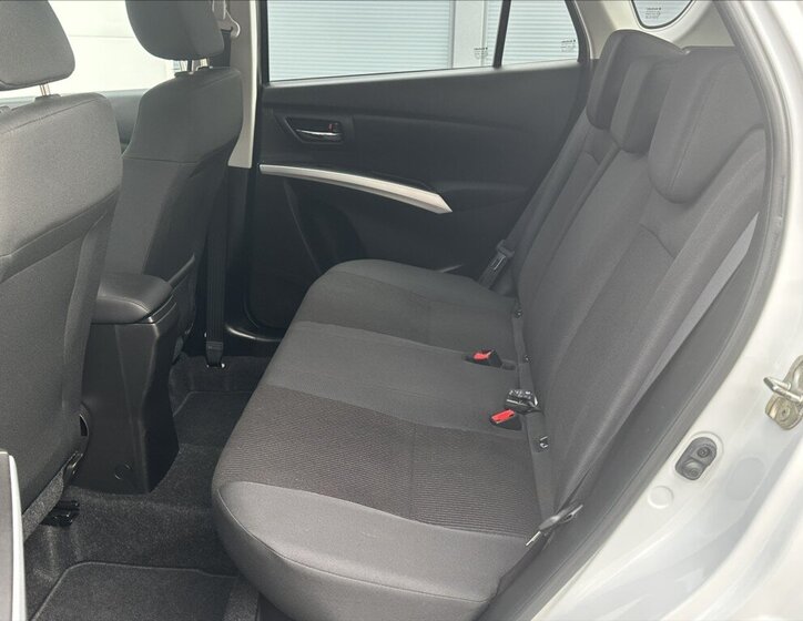 Suzuki S-Cross Hatchback 998,0 82 kw