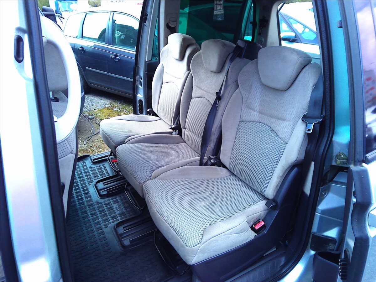 Peugeot 807 MPV 2,0 l 100 kw