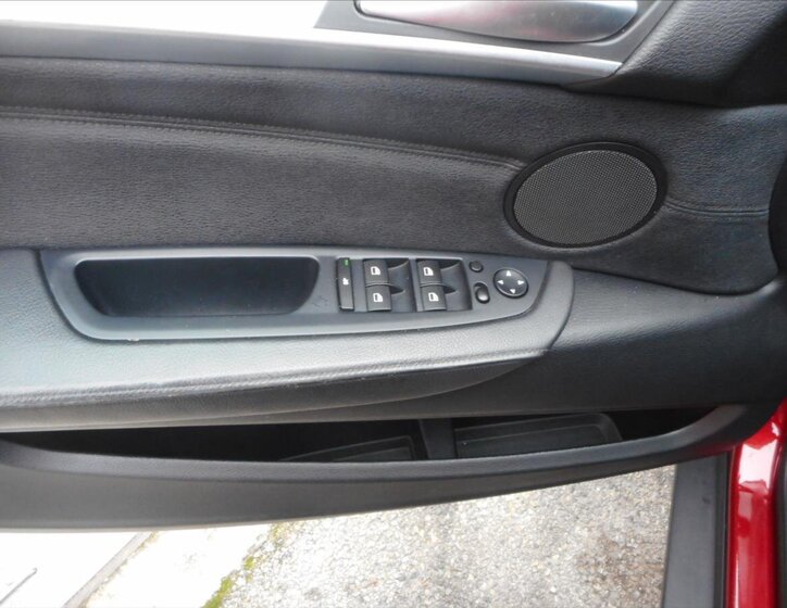 BMW X5 SUV / Terénní 3,0 l 180 kw