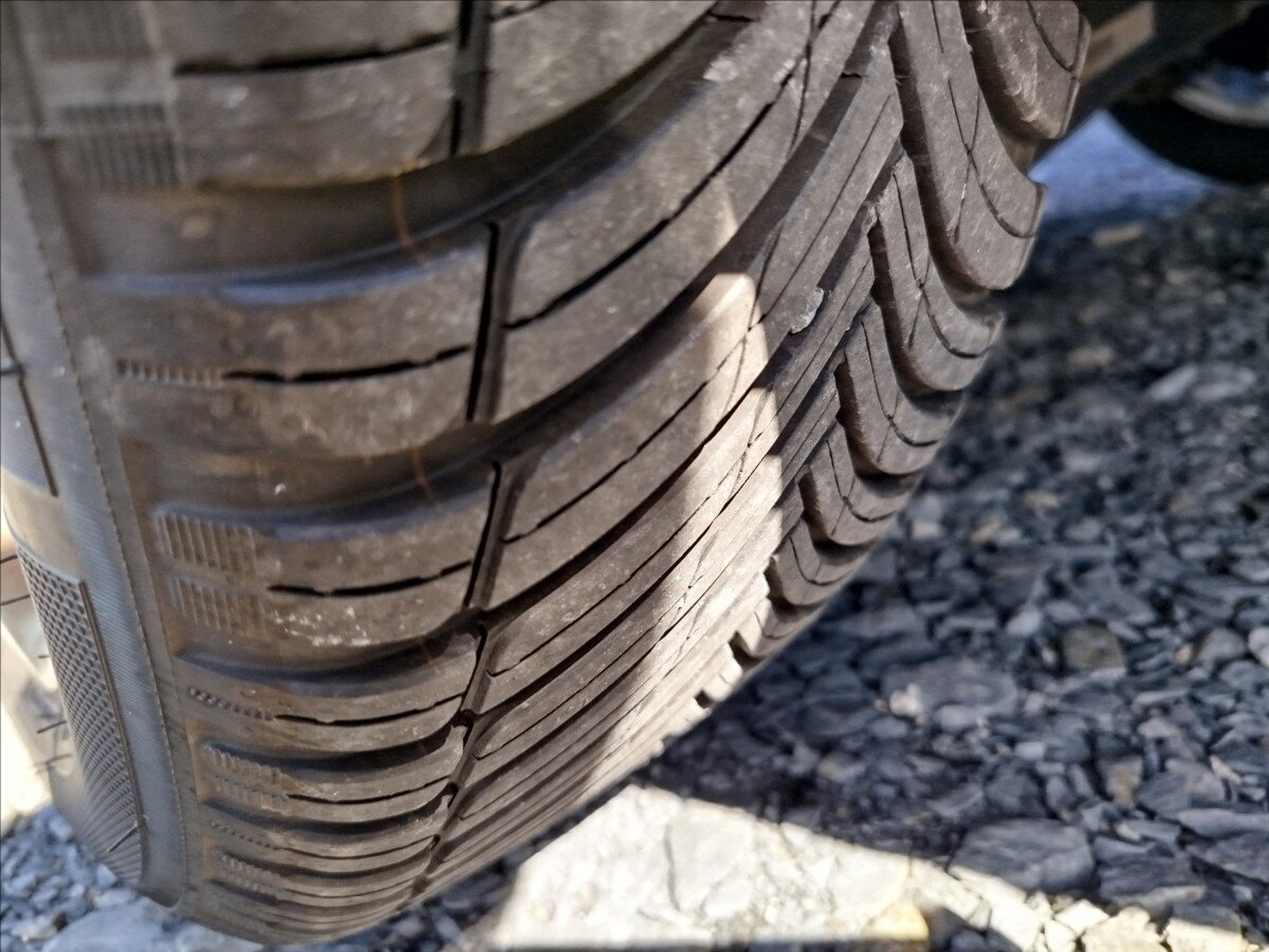 Volkswagen Golf Kombi 2,0 l 103 kw