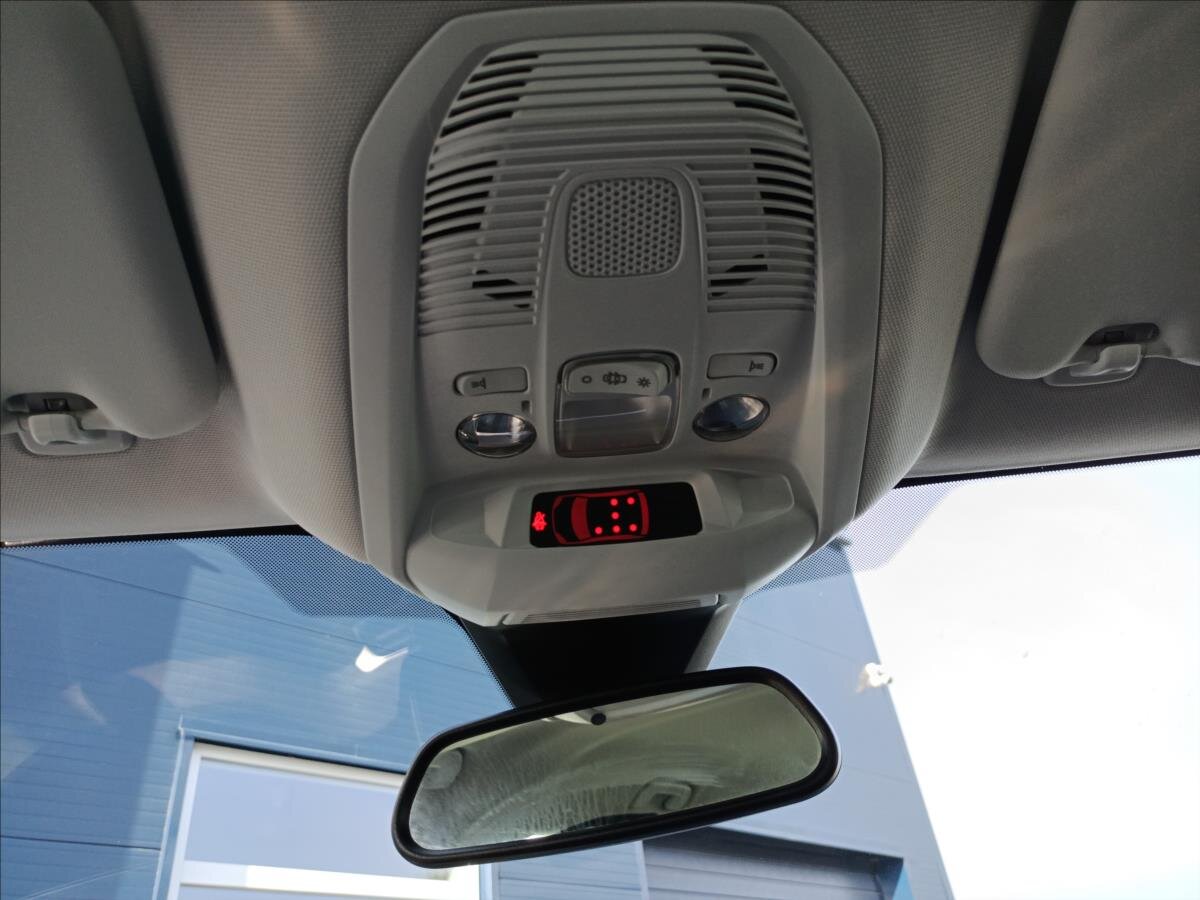 Peugeot 5008 SUV 1,2 l 96 kw