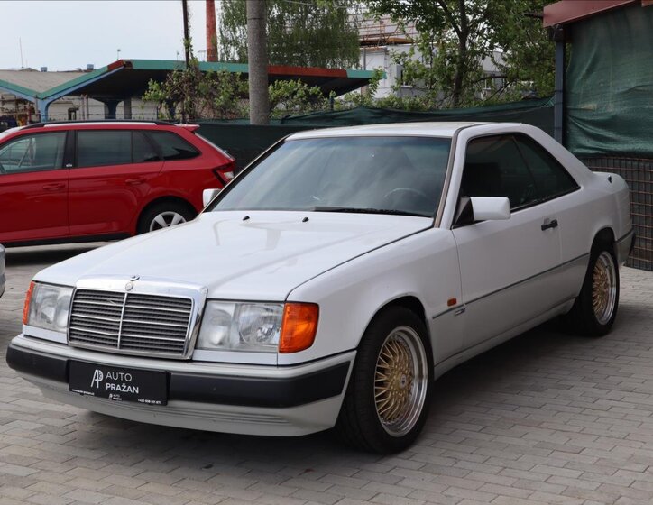 Mercedes-Benz 200 3