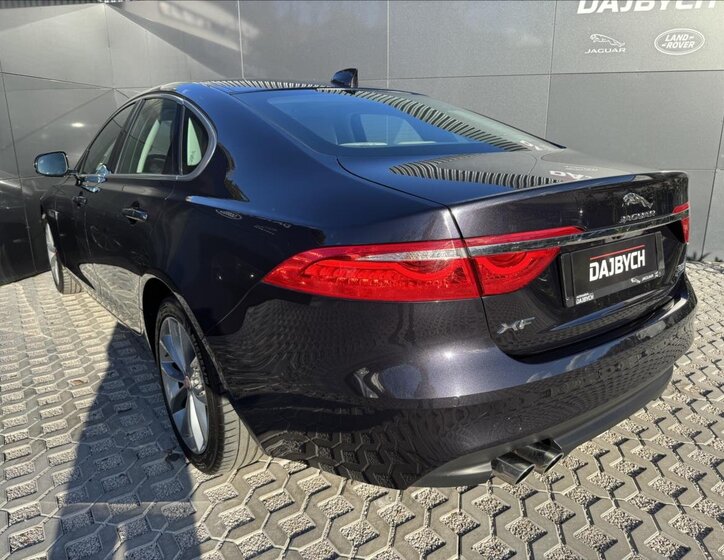 Jaguar XF Sedan / Limuzína 2,0 l 132 kw