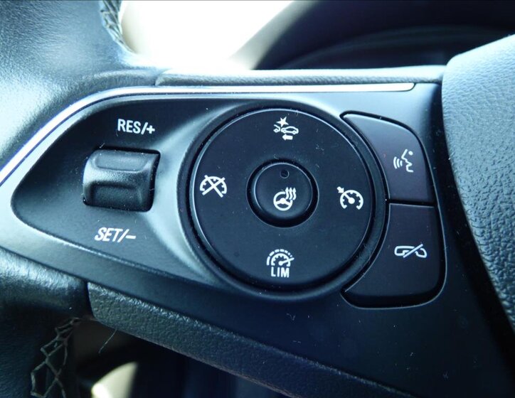 Opel Insignia Hatchback 2,0 l 125 kw