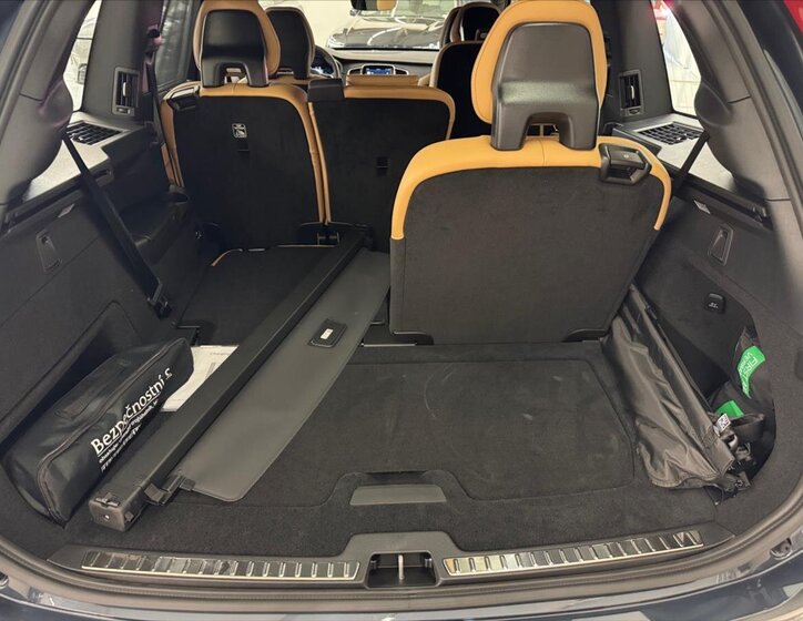 Volvo XC90 SUV 2,0 l 335 kw