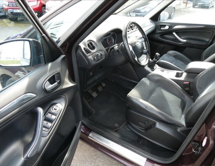 Ford S-MAX MPV 2,0 l 107 kw