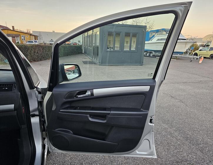 Opel Zafira 25