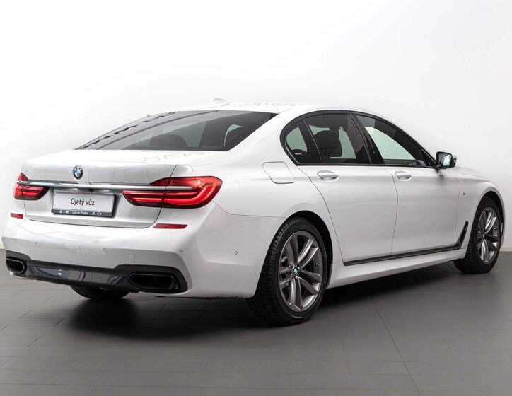 BMW Řada 7 Sedan 4,4 l 330 kw
