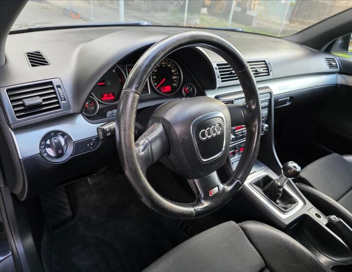 Audi A4 13