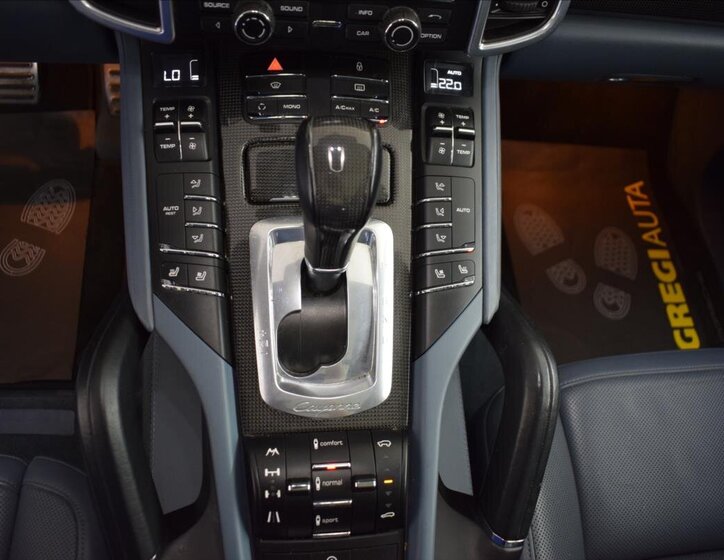 Porsche Cayenne SUV 4,8 l 405 kw