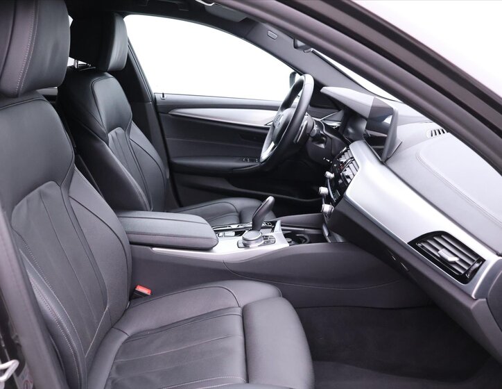 BMW Řada 5 Sedan / Limuzína 2,0 l 135 kw