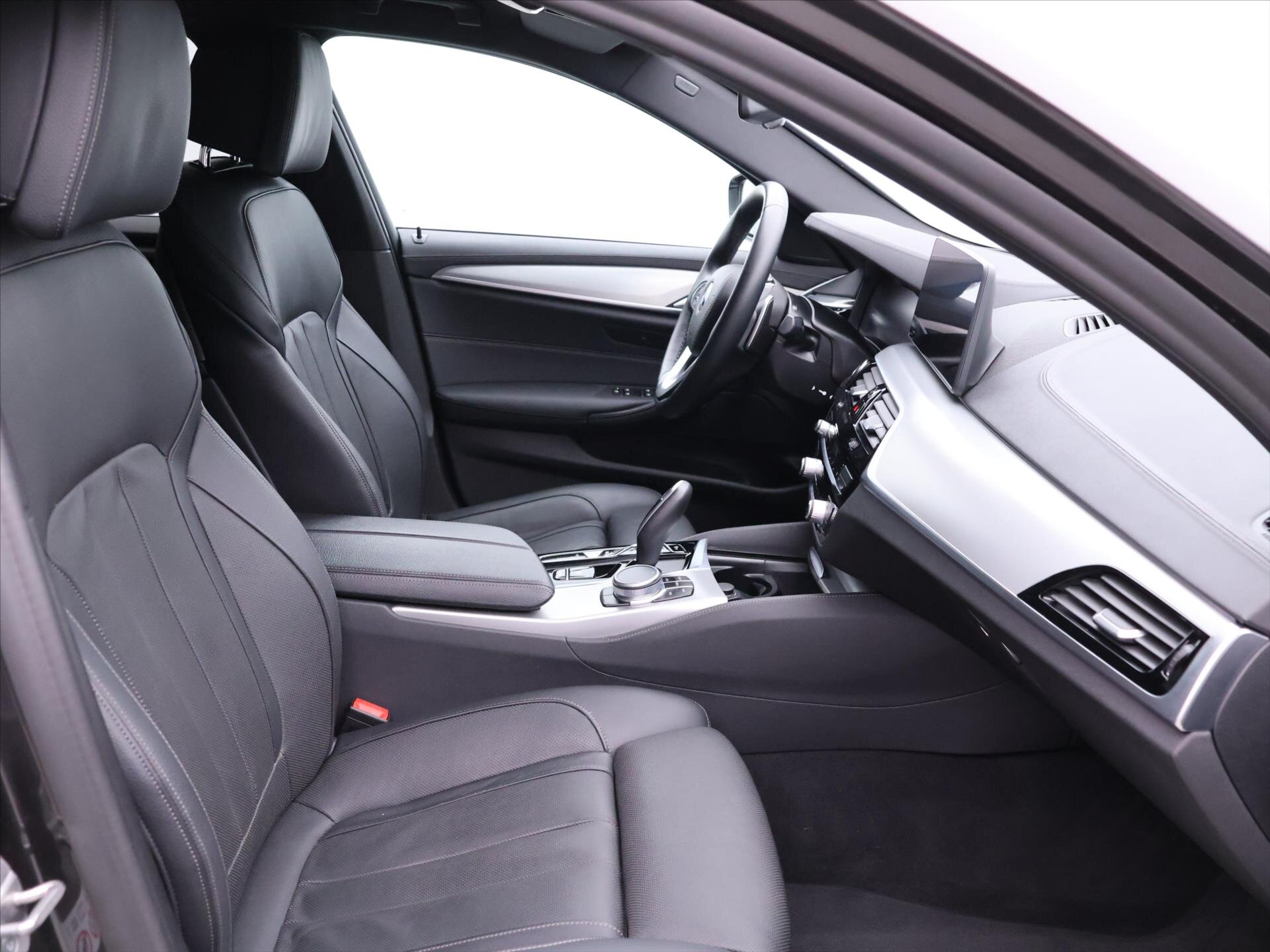 BMW Řada 5 Sedan / Limuzína 2,0 l 135 kw