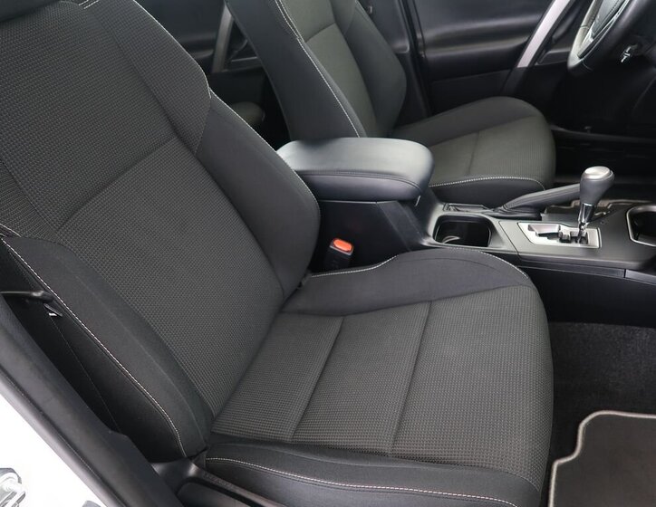 Toyota RAV4 SUV / Terénní 2,5 l 114 kw