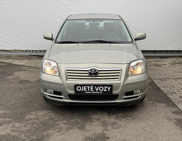 Toyota Avensis 2