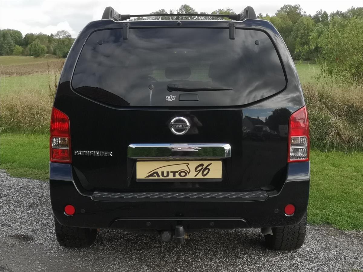Nissan Pathfinder Kombi 2,5 l 140 kw