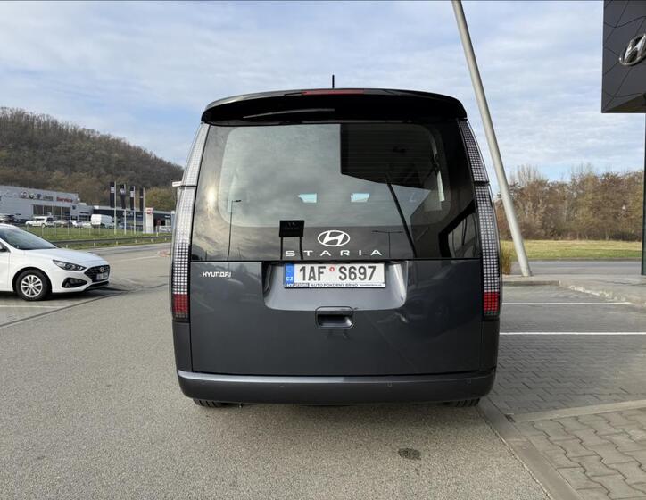 Hyundai Staria 6