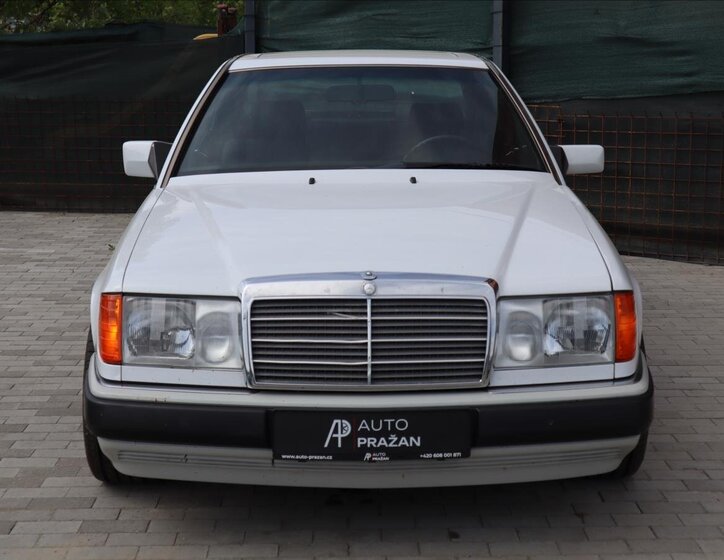 Mercedes-Benz 200 2