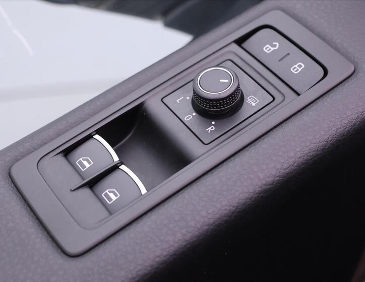 Volkswagen Multivan 14