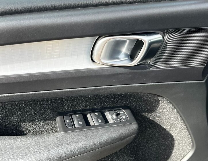 Volvo XC40 SUV / Terénní 1,5 l 120 kw