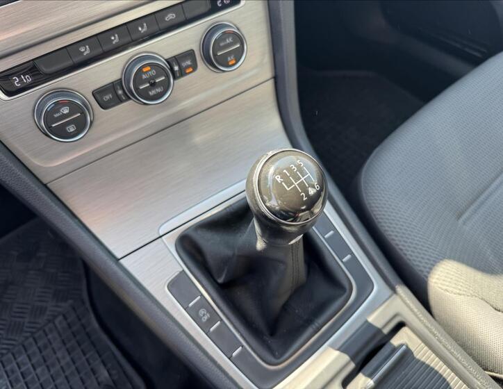 Volkswagen Golf 17
