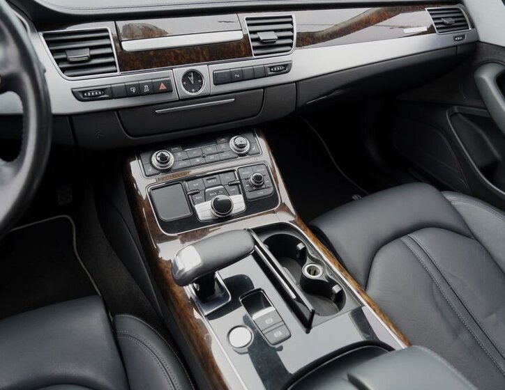 Audi A8 Sedan / Limuzína 3,0 l 213 kw