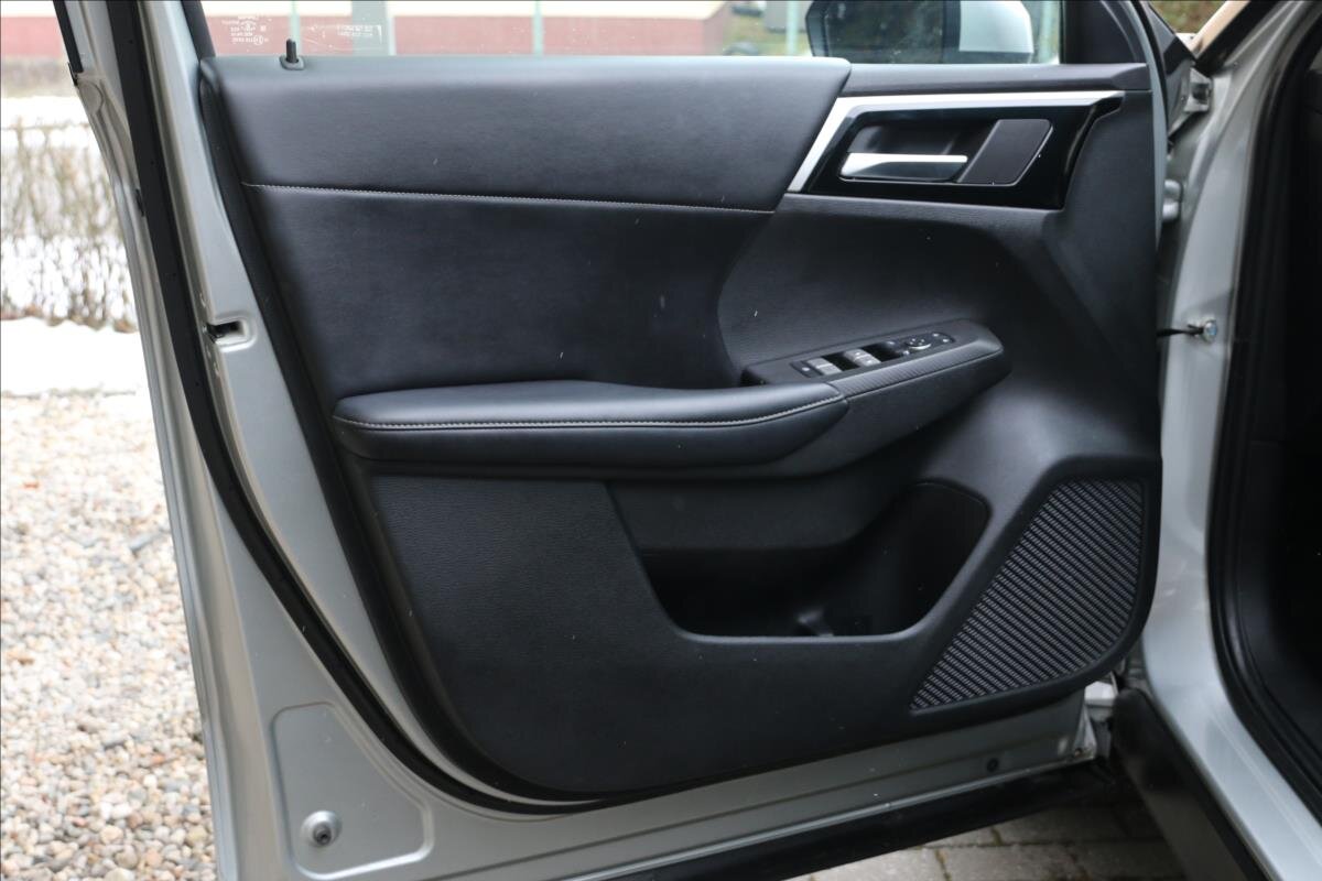 Mitsubishi Outlander SUV 2,4 l 162 kw