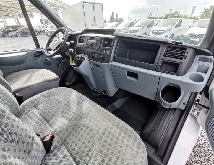 Ford Transit 8