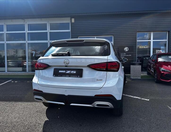 MG ZS 4