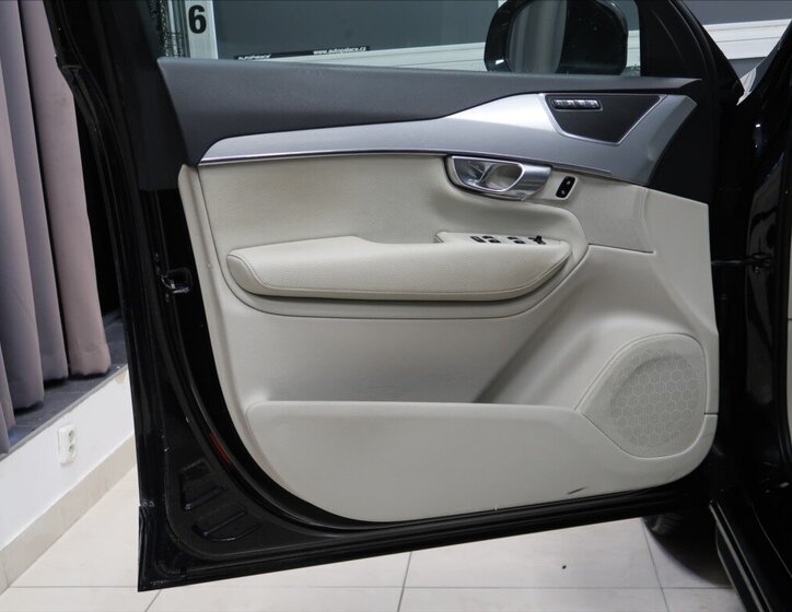 Volvo XC90 SUV 2,0 l 173 kw