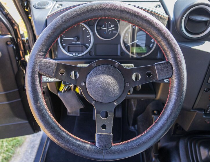 Land Rover Defender 14