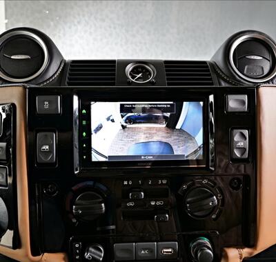 Land Rover Defender 18