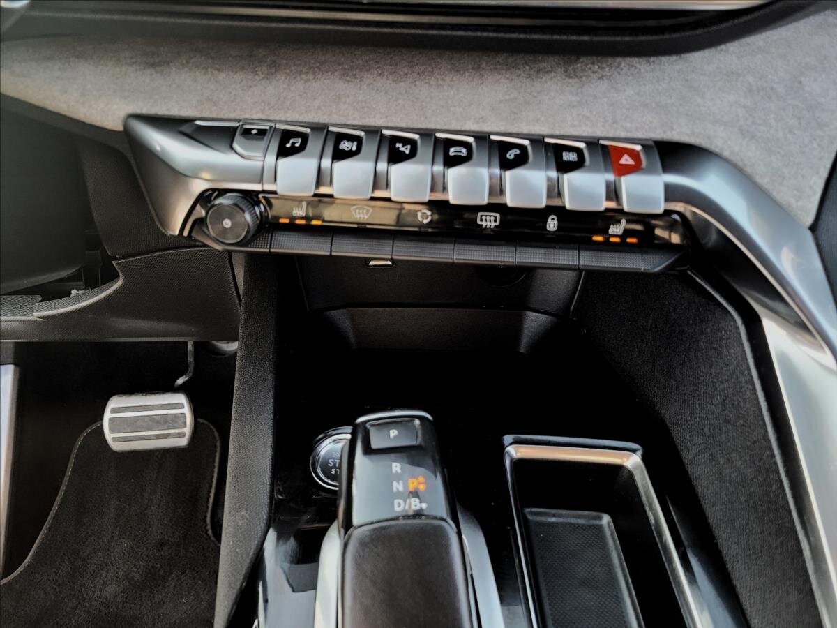 Peugeot 3008 SUV 1,6 l 133 kw