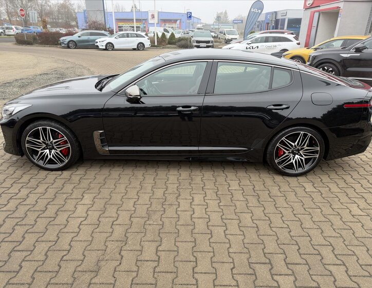 KIA Stinger Hatchback 3,3 l 269 kw