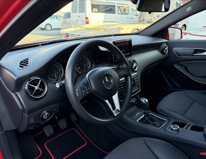 Mercedes-Benz Třídy A Hatchback 1,6 l 90 kw