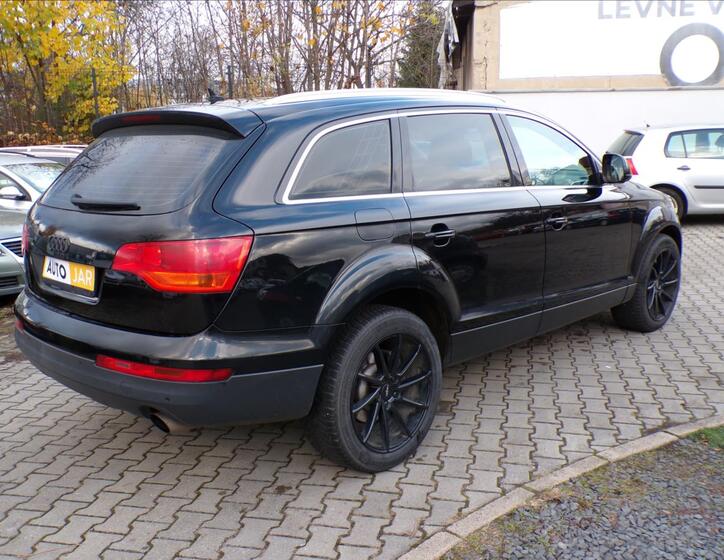 Audi Q7 4