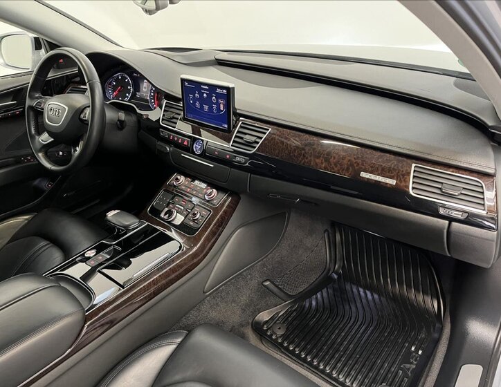 Audi A8 24
