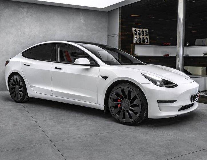 Tesla Model 3 Sedan 0,0 65 kw