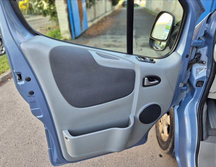 Opel Vivaro Kombi 2,5 l 107 kw